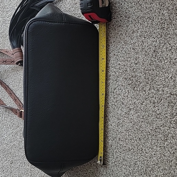 Leather black shoulder bag with bonus pouch with strap - Picture 7 of 10